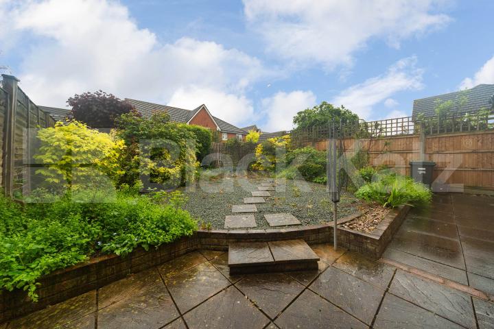 Semi-detached 3 bedroom house located close to major amenities Jules Throne Ave, Enfield